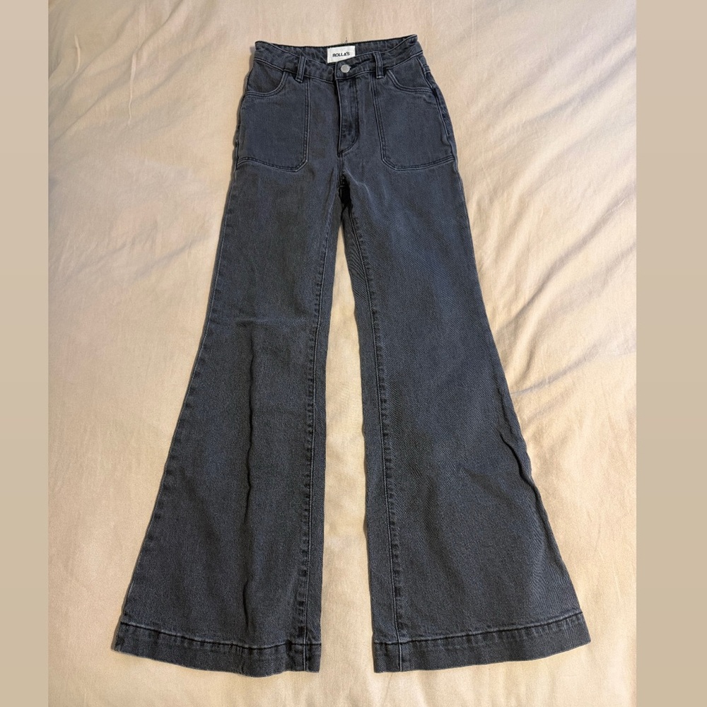 Rolla's Eastcoast Flare black jeans
Size 25 only worm a few times #denim #flared